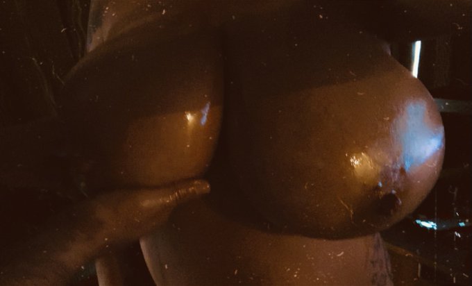 Hope you all are loving my new video on https://t.co/KuWgNrZaCU plenty mire sexy content coming! Updates