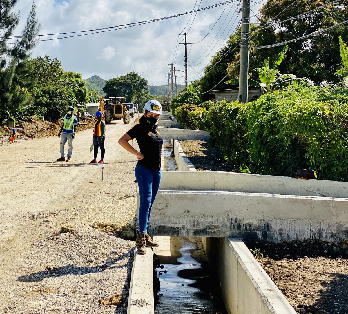 annmarievazja's tweet photo. We checked on the progress of the South Coast Highway Development Project. Drains r going in & pipes r being laid. Roads r critical for sustainable #economicgrowth which this #GOJ is determined to bring to bring to all.
#RoadToProsperity #ActionTeam #ActionAnn #EastPortland π―π²ππΌ https://t.co/KXUo7KSG4q