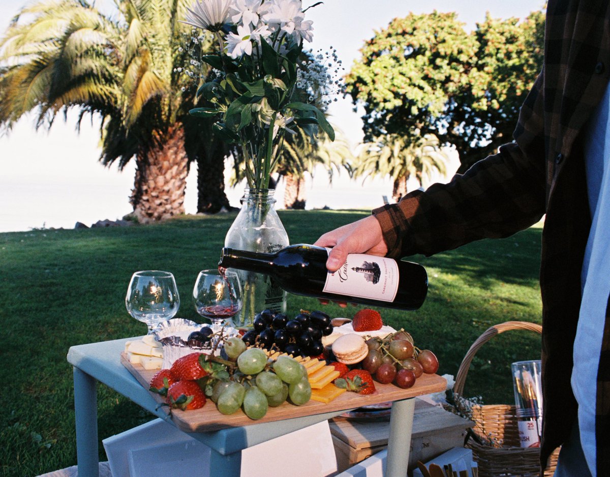 jyzzmine's tweet photo. I do be picnicking tho. #35mm https://t.co/xJ0I10hQ9G