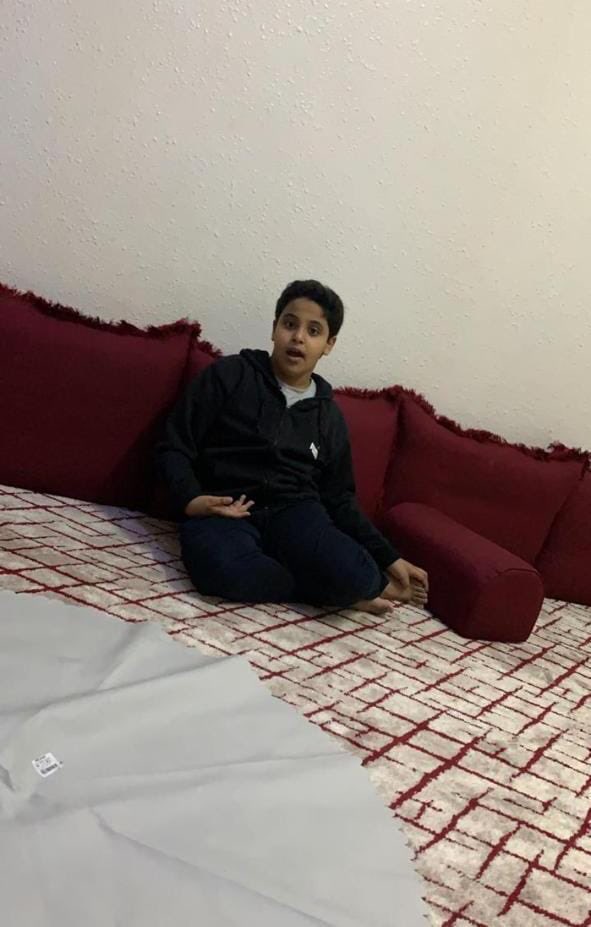 السلام عليكم ورحمة الله وبركاته
يا إخوان
الولد مصاب بتوحد
خرج من بيته الساعة ٩ ونص مساء اليوم الإثنين ١٠ رجب في الخبر والثقبة قرب فينيسيا مول
أرجو نشر الصورة في قروبات الخبر
اسمه فهد يحيى الشهري
رقم والده
+٩٦٦ ٥٦ ٥٨٠ ٥٥٠٤ https://t.co/bcajzOpqRZ