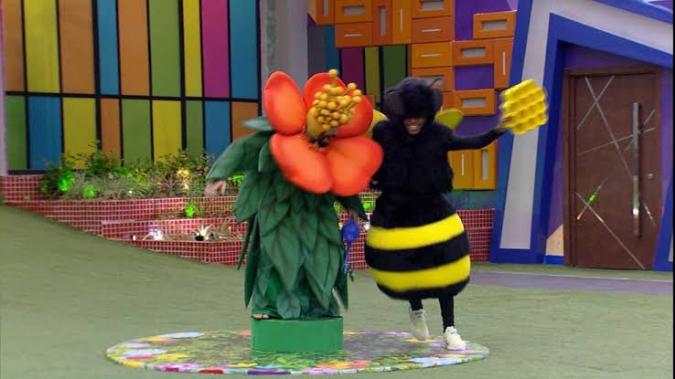 lucaspenteado's tweet photo. 🐝 🌺 MUTIRÃO EU PEGUEI >O< HOMEM 🍯 🐝 🌺 

feat. @gilnogueiraofc 

#FicaGil #ForaKarol

❌ O VOTO É PRA ELIMINAR, VOTEM NA KAROL CONKÁ!

💪🏾 FOCO TOTAL NO GSHOW, SEM PARAR

👉🏾 META: 1.000 VOTOS

⏰ ENVIEM OS VOTOS ÀS 20h NO PERFIL DO GIL!

💻 LINK: https://t.co/2cTEOAFtk9 #BBB21 https://t.co/iqdpth5SSg
