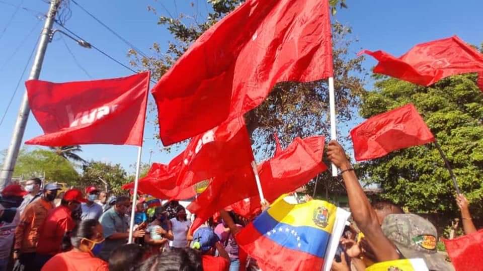 OscarDeLasRedes's tweet photo. #PSUVApure Así @RCarrizalezPSUV y @OfeliaPSUV supervisaron el inicio de la construcción de un pozo de agua potable en San Rafael de Atamaica! 

Nuestro esfuerzo por reconstruir el Estado de Bienestar Socialista 

@NicolasMaduro

#ComunicaciónParaLaRevolución
#LaVerdadDeVenezuela https://t.co/Wn1YBJ2JDl