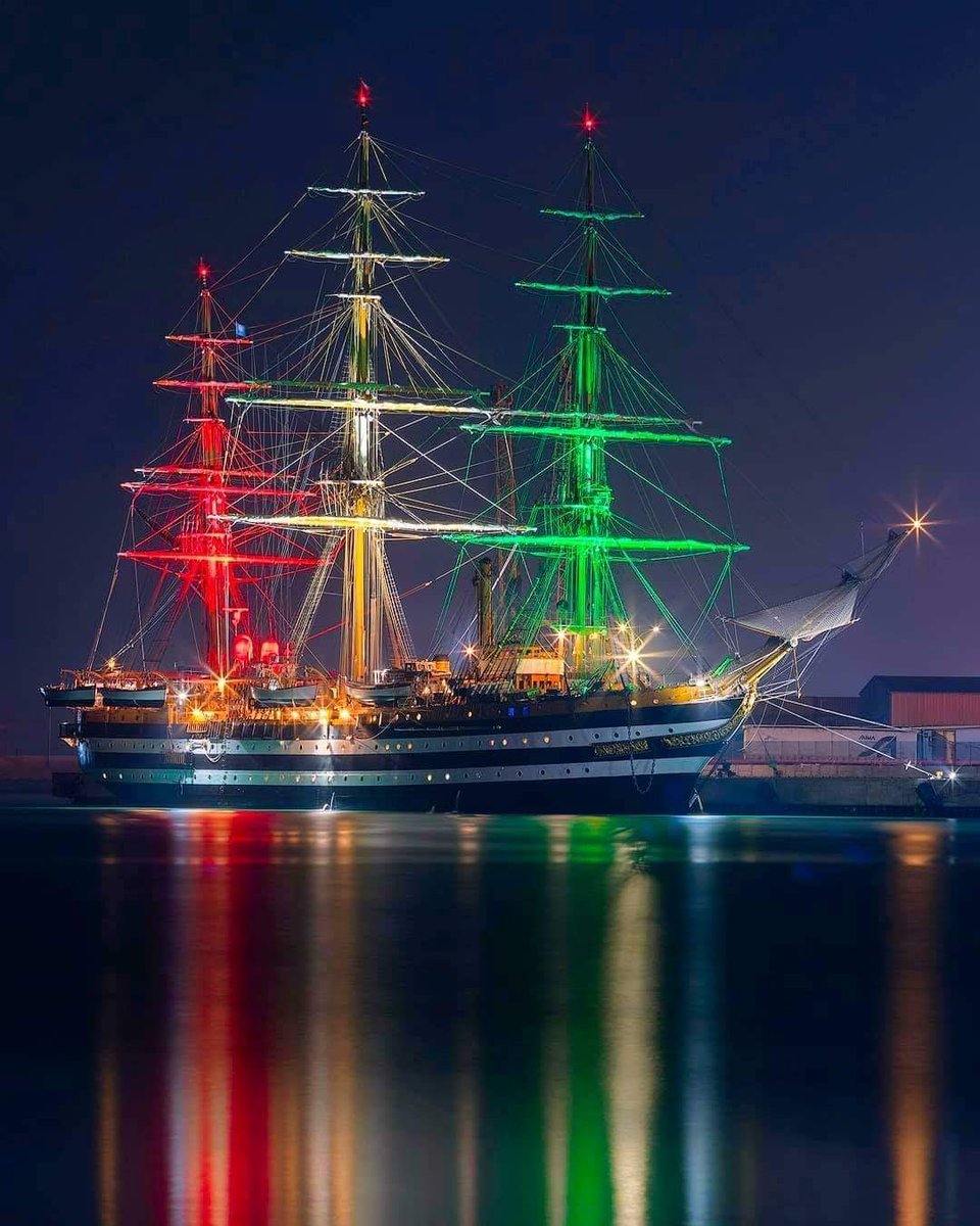 Mediterraneo,1962
“Chi siete?”chiede una nave statunitense ad una italiana
“Siamo l’Amerigo Vespucci, #MarinaMilitareItaliana”
Risposta degli americani: