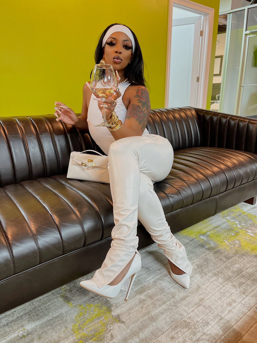 dearra tweet picture