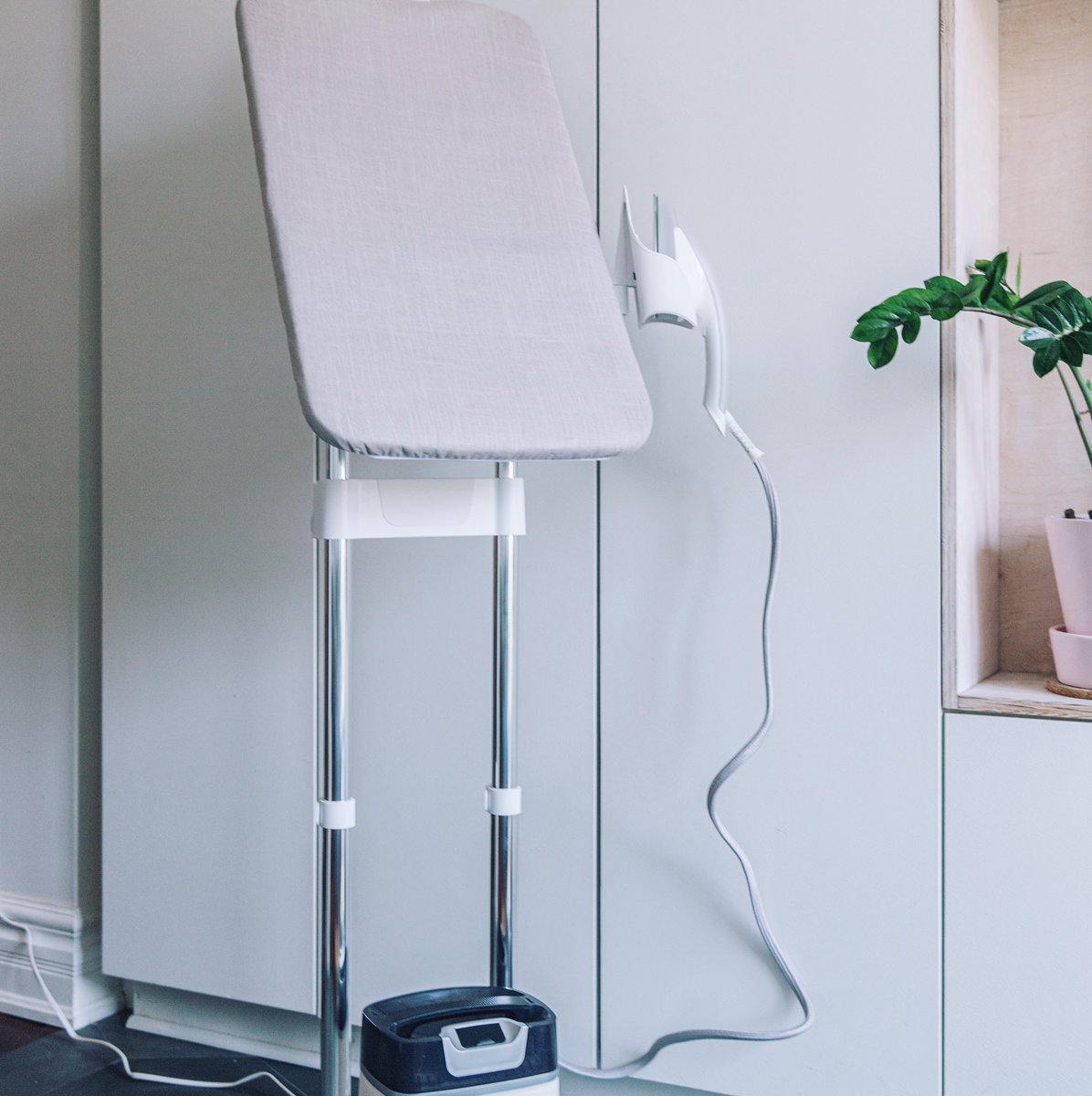 The IXEO All-in-One Garment Steamer collapses to take up minimal room when you’re not using it! #MyRowenta

amzn.to/3qnAupc