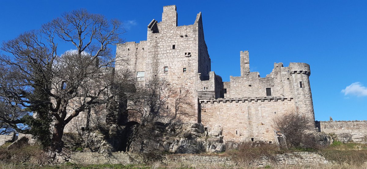 Stunning Craigmiller castle in the early Spring sunshine. A true Edinburgh gem #beautifuledinburgh #historicedinburgh