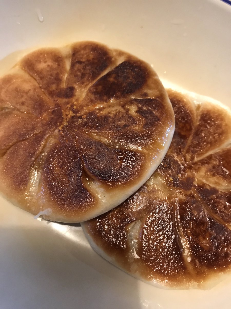 みつい りゅう 肉まんをプレス焼き ゆるキャンでホットサンドメーカー使ってやってるの見て やってみた なお ホットサンドメーカーは持っていないのでフライ返しで手動圧で作ったものです みつい りゅう 肉まんをプレス焼き ゆるキャンでホットサンドメーカー使ってやってるの見て やってみた なお ホットサンドメーカーは持っていないのでフライ返しで手動圧で作ったものです
