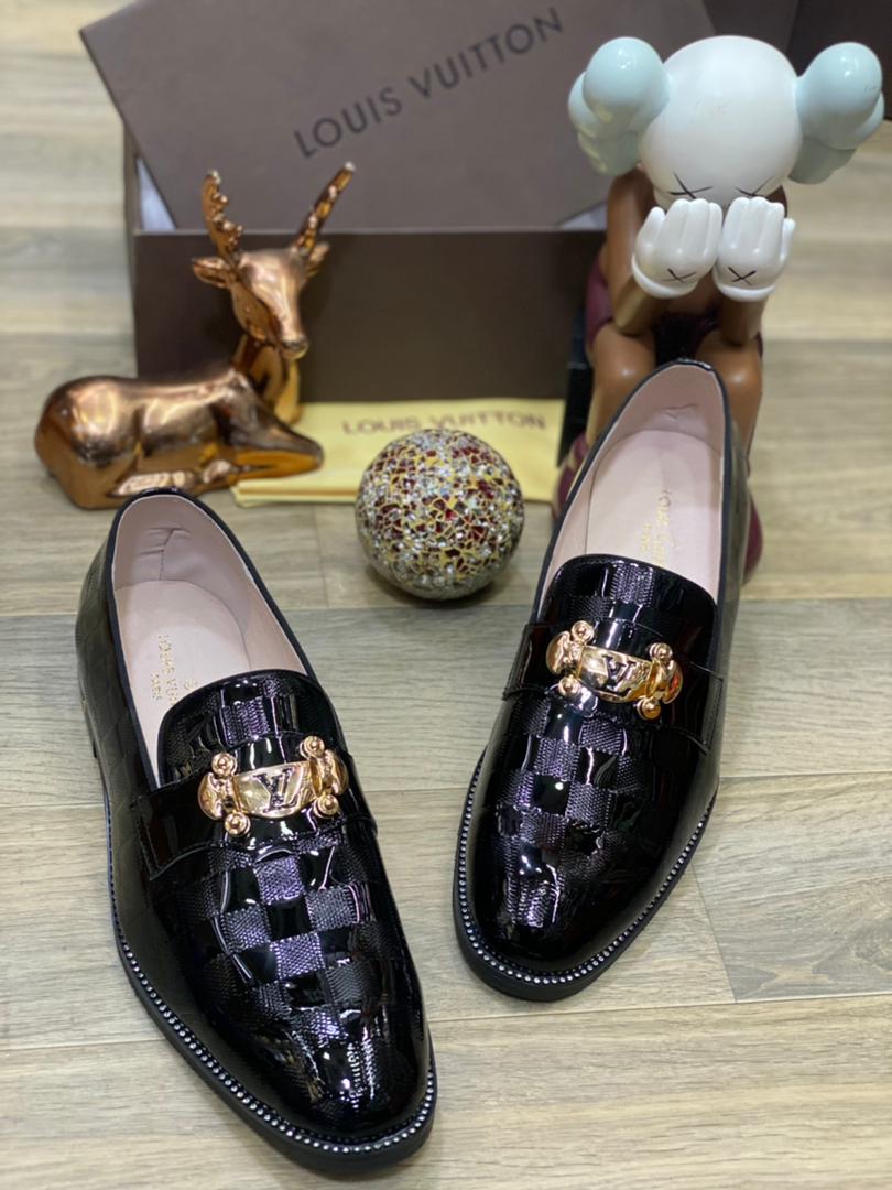 Dan & Culture on X: *Louis Vuitton Corporate shoes*. 🤯🤯🤯*Now back in 3  hot modes Size 40-46 Price : #28k DM to place an order 📩 #LazyWayEPVol1  #AkaloloBtenCandyBleakz #Swirge #itelredvalentine   / X