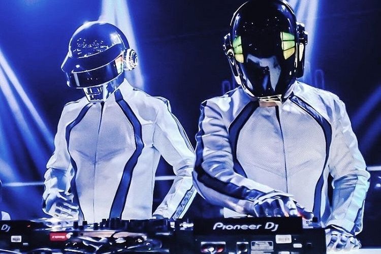 Daft Punk Duo Musik Elektronik Bubar Setelah 28 Tahun Berkarir | Berikut Karya Terakhirnya