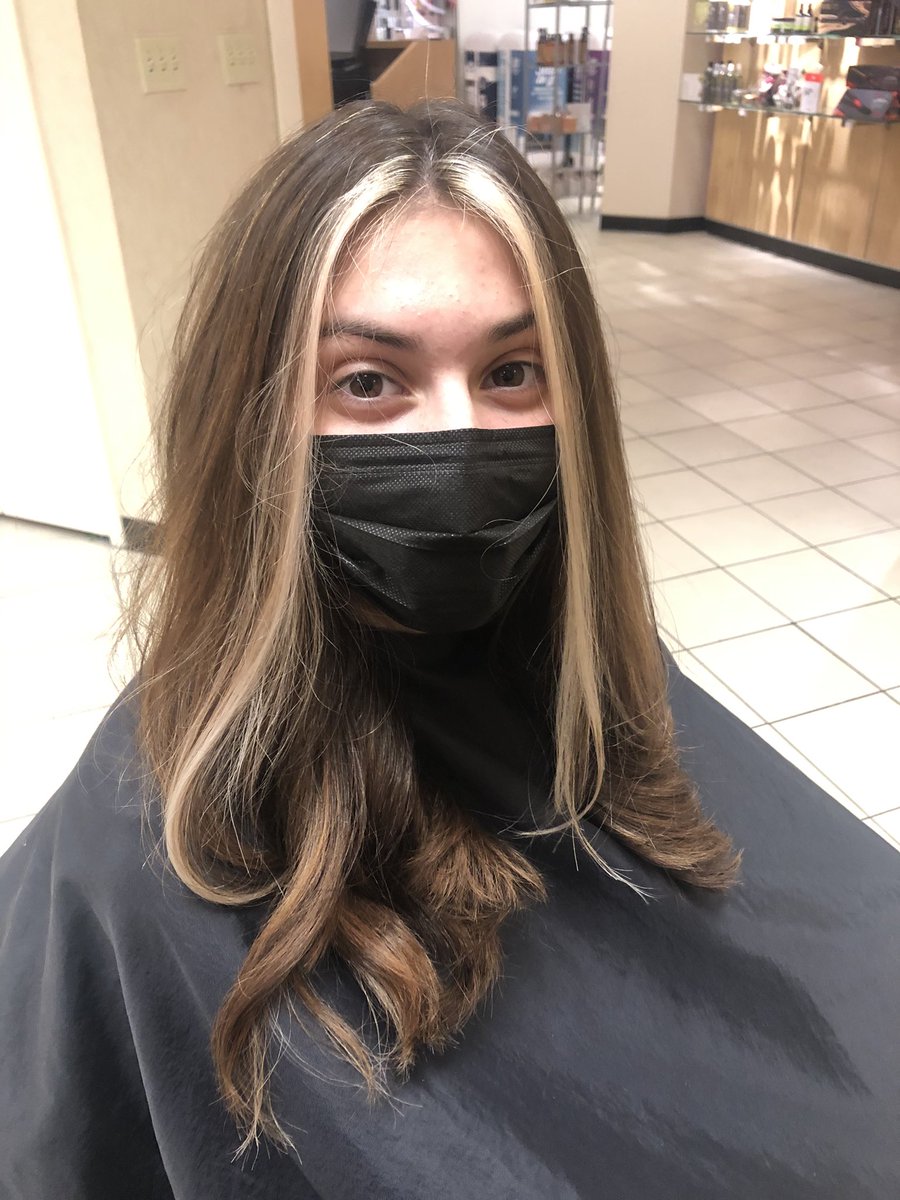 tatytringali's tweet photo. #faceframinghighlights #babyhighlights #matrixcolor #olaplex #olaplextreatment #olaplexlove #highlightshair #balyage #jcpenney #jcpsalon #salonbyinstyle #bayareahairstylist #paulmitchellproducts #matrixproducts @olaplex @jcpenney https://t.co/a9aR5pbrbp