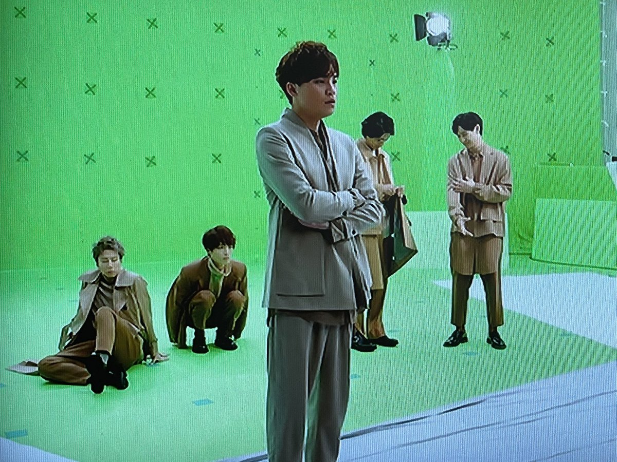 ハナ على تويتر こんな可愛い座り方する30歳いる 足首柔らかいんだね