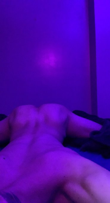 3 pic. Join me tonight, as I’ll be LIVE on OF! ? Watch me get all horned up and stay til’ the end for