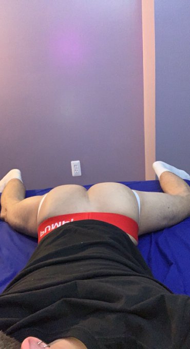 2 pic. Join me tonight, as I’ll be LIVE on OF! ? Watch me get all horned up and stay til’ the end for