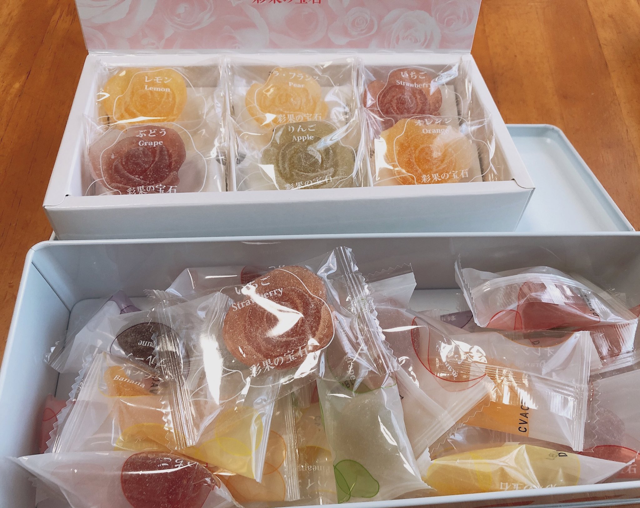 にぃな 彩果の宝石の福袋1000円をギリゲット 可愛い缶とゼリーが26個入り 薔薇の形が可愛らしい T Co 9byfolmdap Twitter