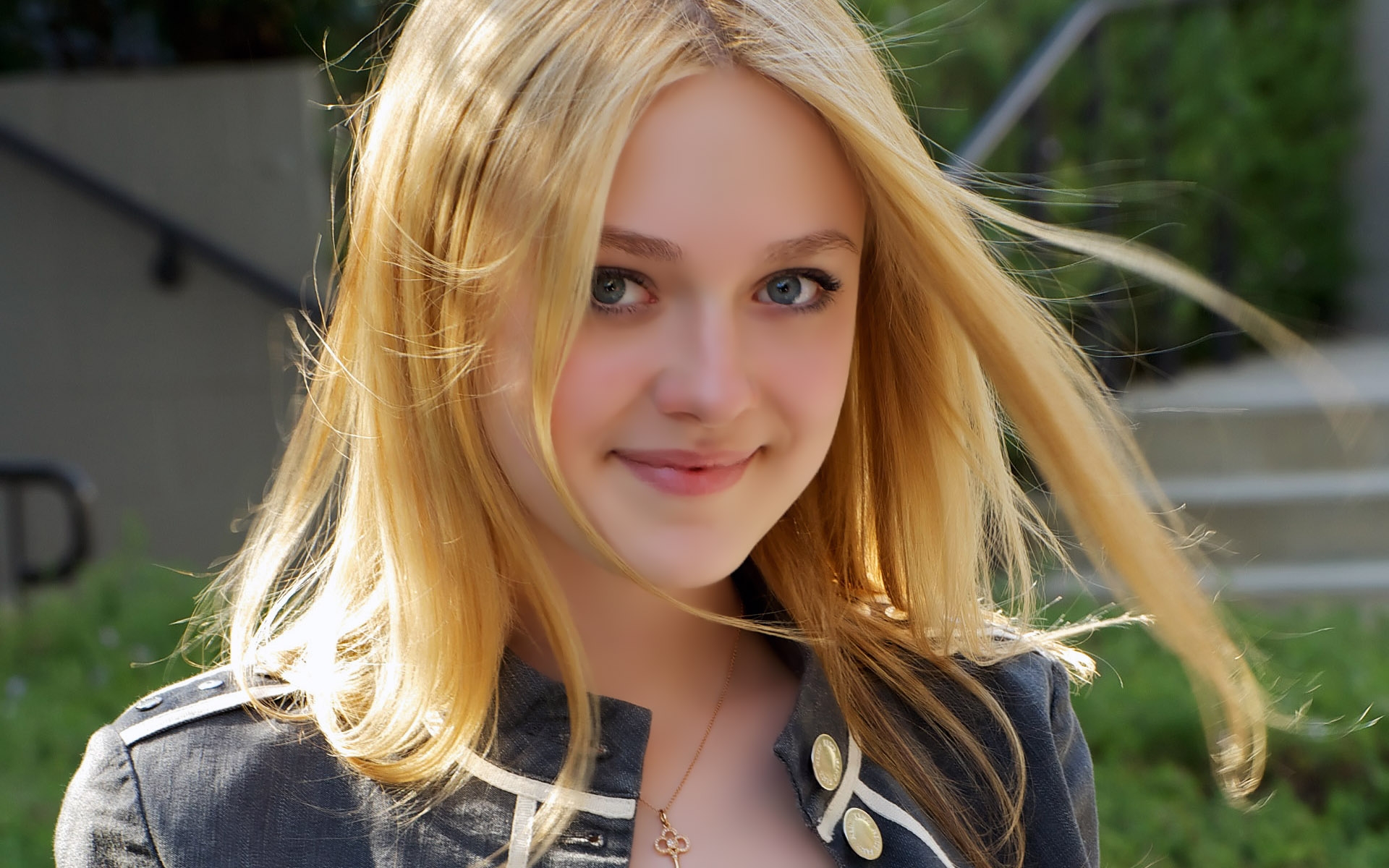 Happy 27th Birthday to 
DAKOTA FANNING 