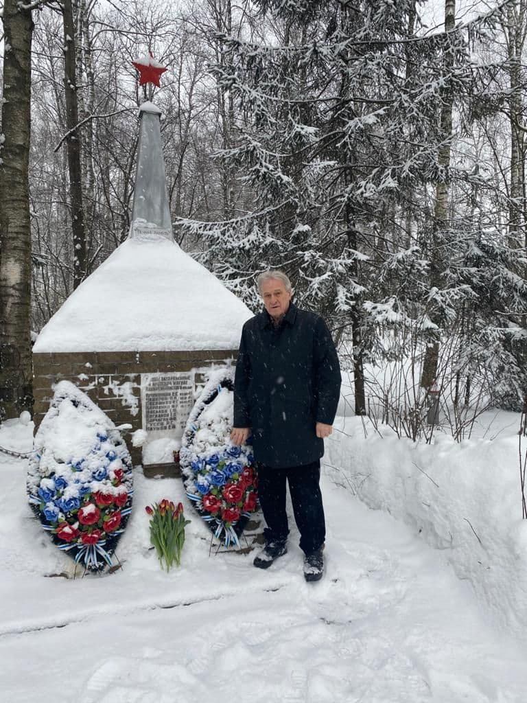 Герои обеспечили мир и свободу – мы защитим память о них 
smirnov37.ru/news/zakonotvo…
#ЗащитимПамятьГероев 
#ЗащитимПамятьГероев37 #23февраля #ДеньЗащитникаОтечества #ПоколениеПобедителей