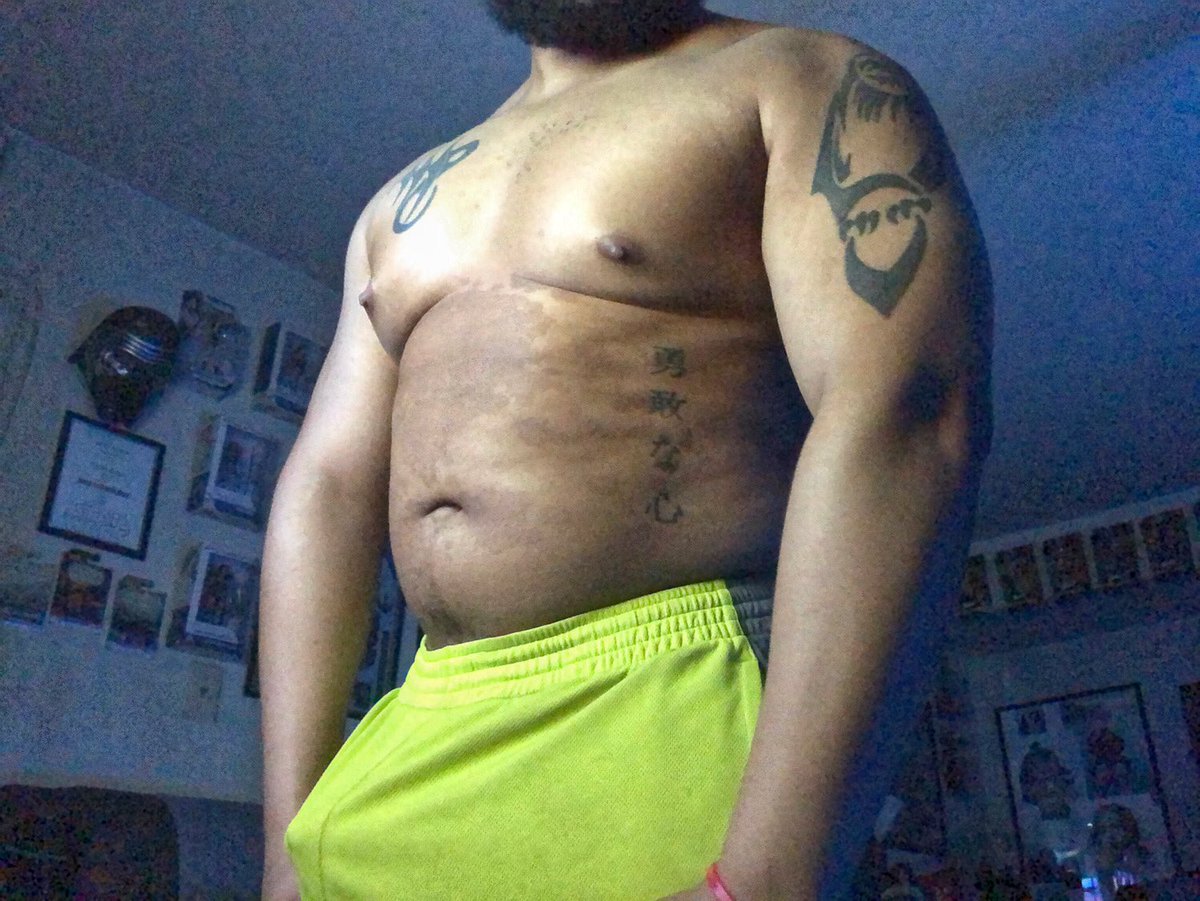 Ceedro's tweet photo. 👏🏽 Off. 👏🏽 On.

✨🎶🔨🐼✨

#MuscleBear #TummyTuesday #TopConfessions #InkedBear https://t.co/9fGDevJKeQ
