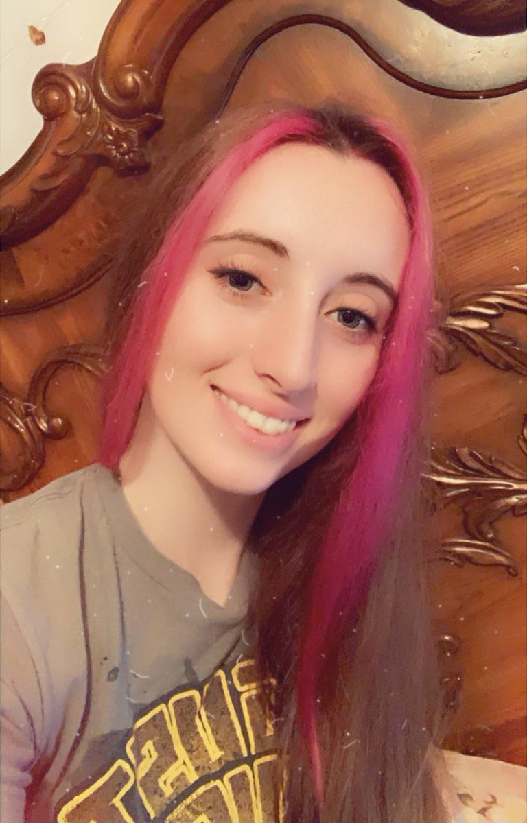 KatKnight_171's tweet photo. I love it😍super bright fuschia💝
I did a pretty good job😌 
#matrix #socolor #hair #haircolor #hairdye #kawaii #selflove #selfie #cute #FirstTime https://t.co/4IMskHOneu