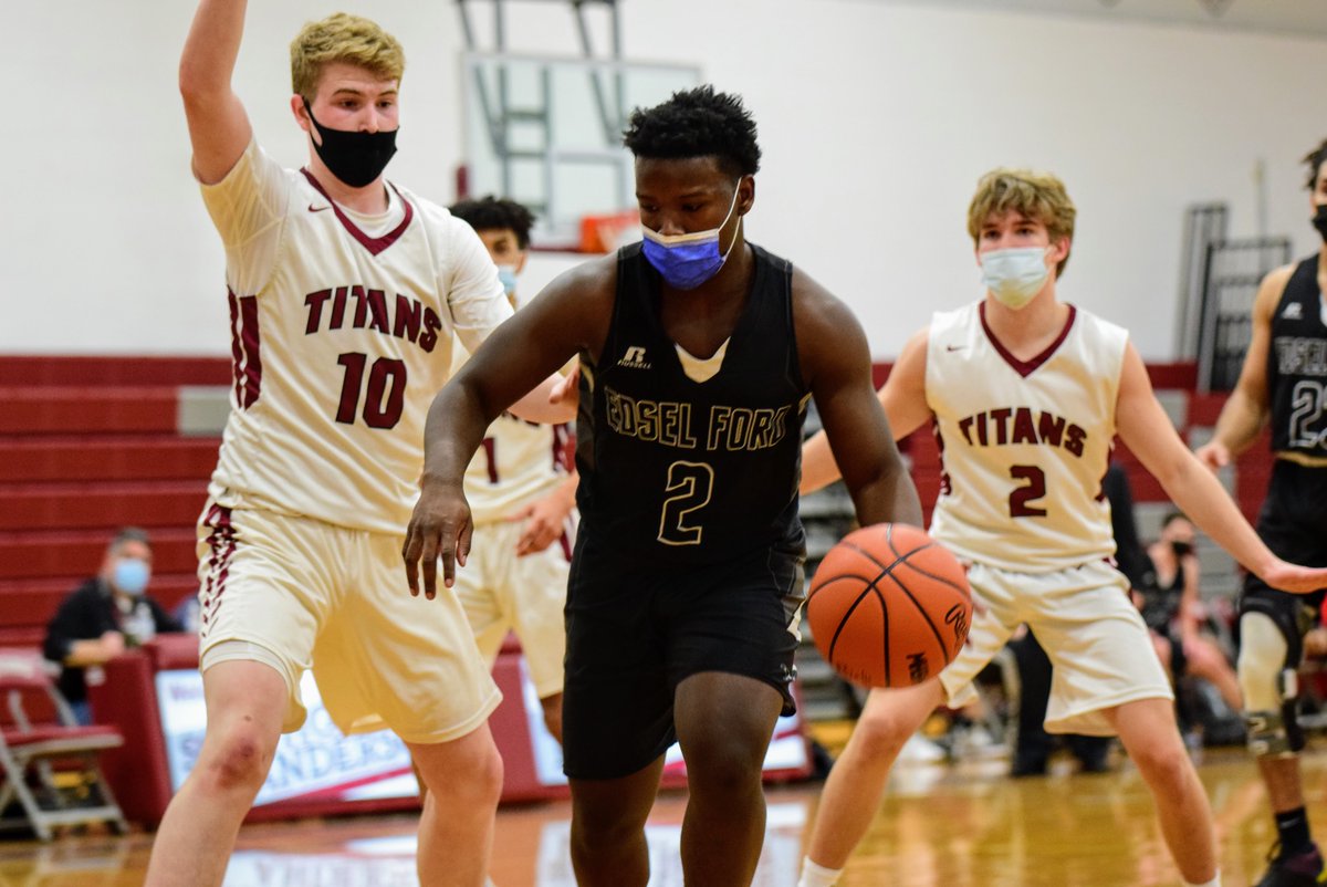 MiPrepzone_DPG's tweet photo. BOYS BASKETBALL #EdselFord @EFThunderbirds top #Southgate @staathletics w/ PHOTO GALLERY @MichHSBball  @ElbanehHamza
https://t.co/R7IUl6eY56 https://t.co/CvxrP4oZmg