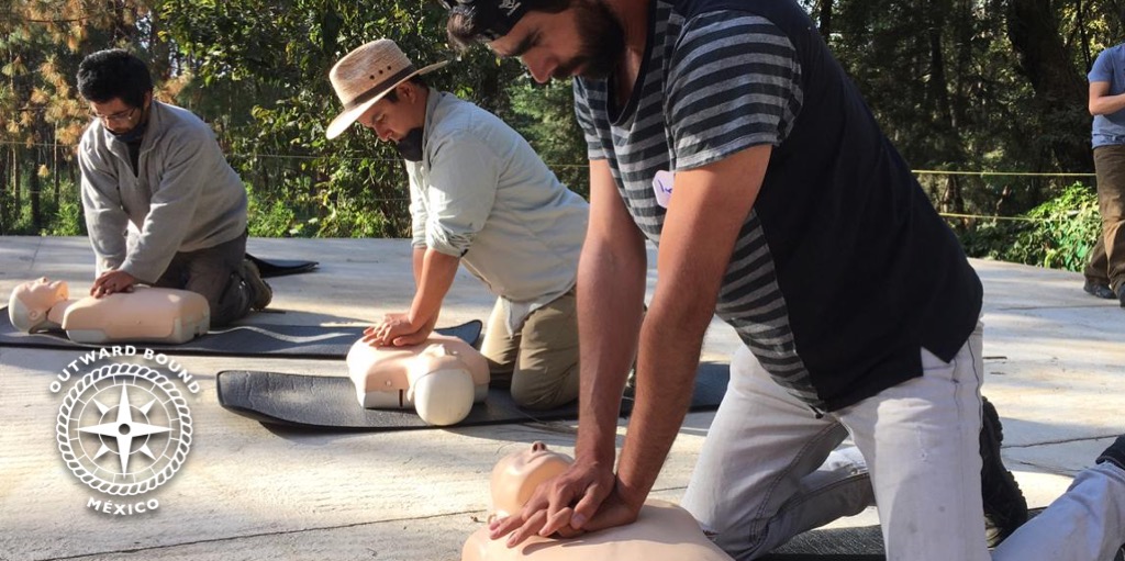 OutwardBoundMex's tweet photo. Todos los instructores de #OBMexico cuentan con los conocimientos y habilidades necesarias para brindar los primeros auxilios básicos en caso de ser necesario en todos nuestros programas. https://t.co/iMGz8OhSsS