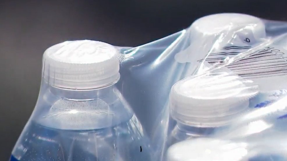 News4SA's tweet photo. Bexar County adds water distribution sites to provide greater reach for residents in need https://t.co/hEZWqb41qn https://t.co/FF3RRmpEKU