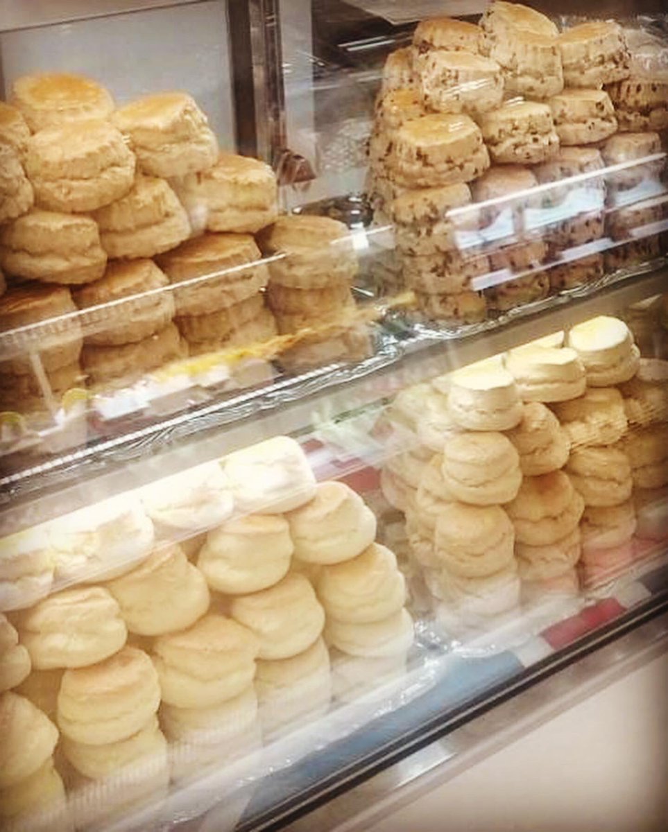 Benoist ベノア 本日から千葉そごう地下１階エスカレーター下 新宿高野ケーキコーナー前 に3 1までお邪魔しております お近くにお越しの際は是非お立ち寄り下さいませ ベノア クロテッドクリーム スコーン 紅茶 ジャム アフタヌーンティー