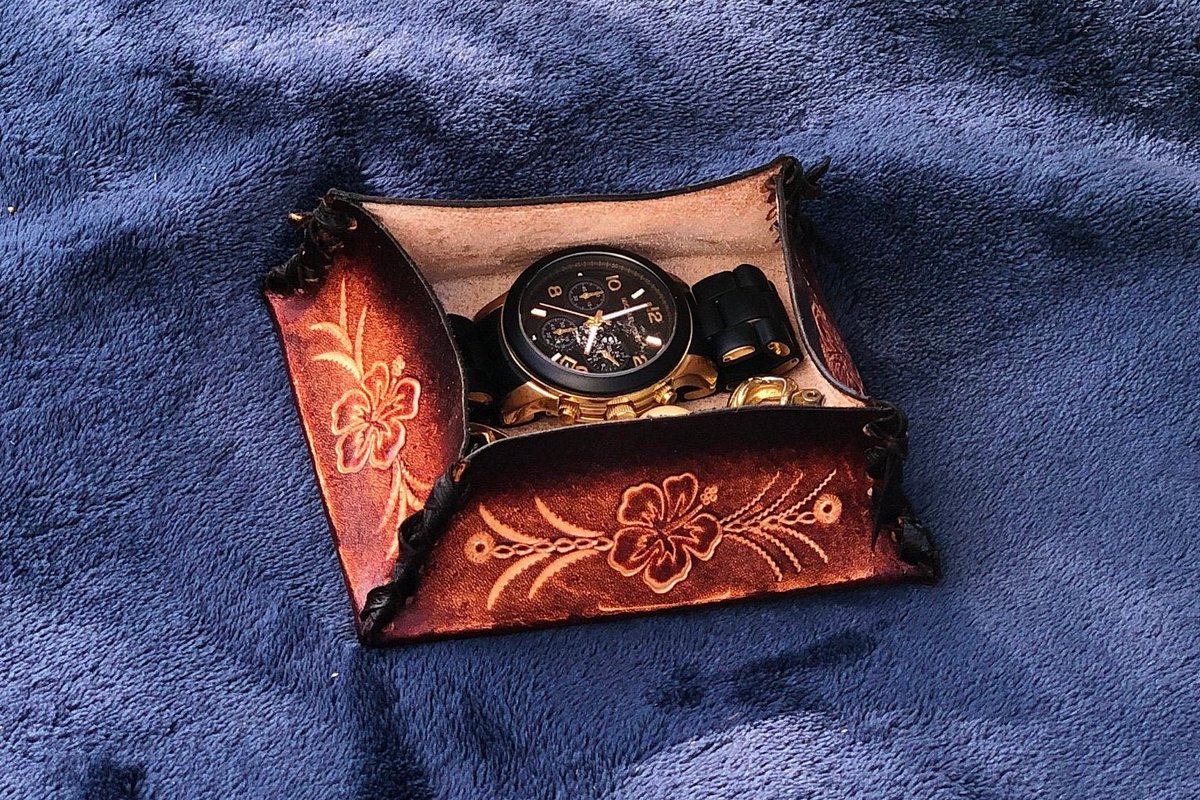 LeatherRoy's tweet photo. Brown Leather Catchall Tray, Vintage Leather Catchall with Floral Design, Handcrafted Leather Jewelry Box, Leather Laced Catchall https://t.co/HAp7RFNtDx
#handmade #leathercatchall #etsy #etsyshop #flower #leatherwork #lacedcatchall #royleatherco https://t.co/XcC7BsooMe