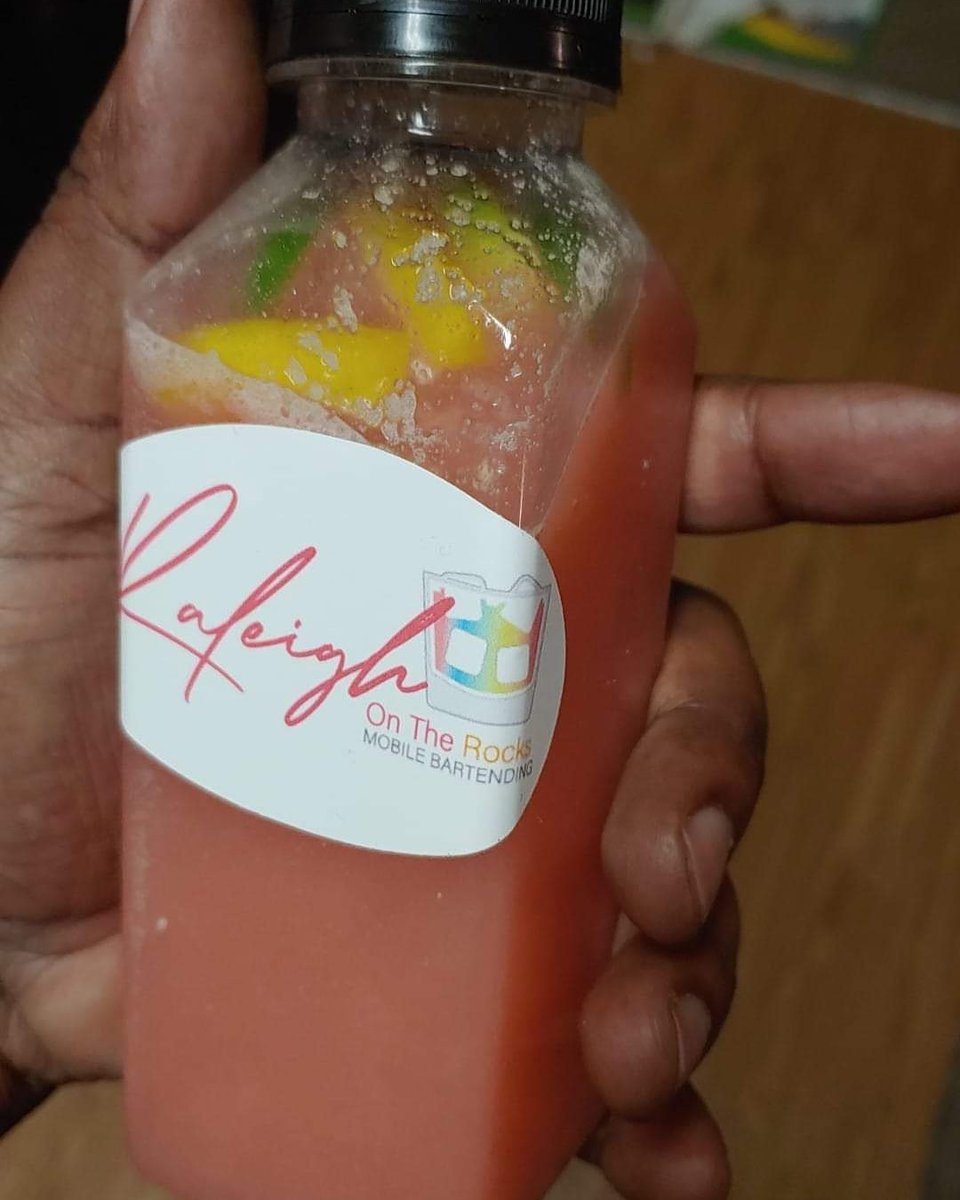 SMadmac's tweet image. This grapefruit coconut margarita is 🔥 sooo good! Thank you Raleigh On The Rocks I cant wait to drink the pineapple jalapeno and peach mango margaritas!