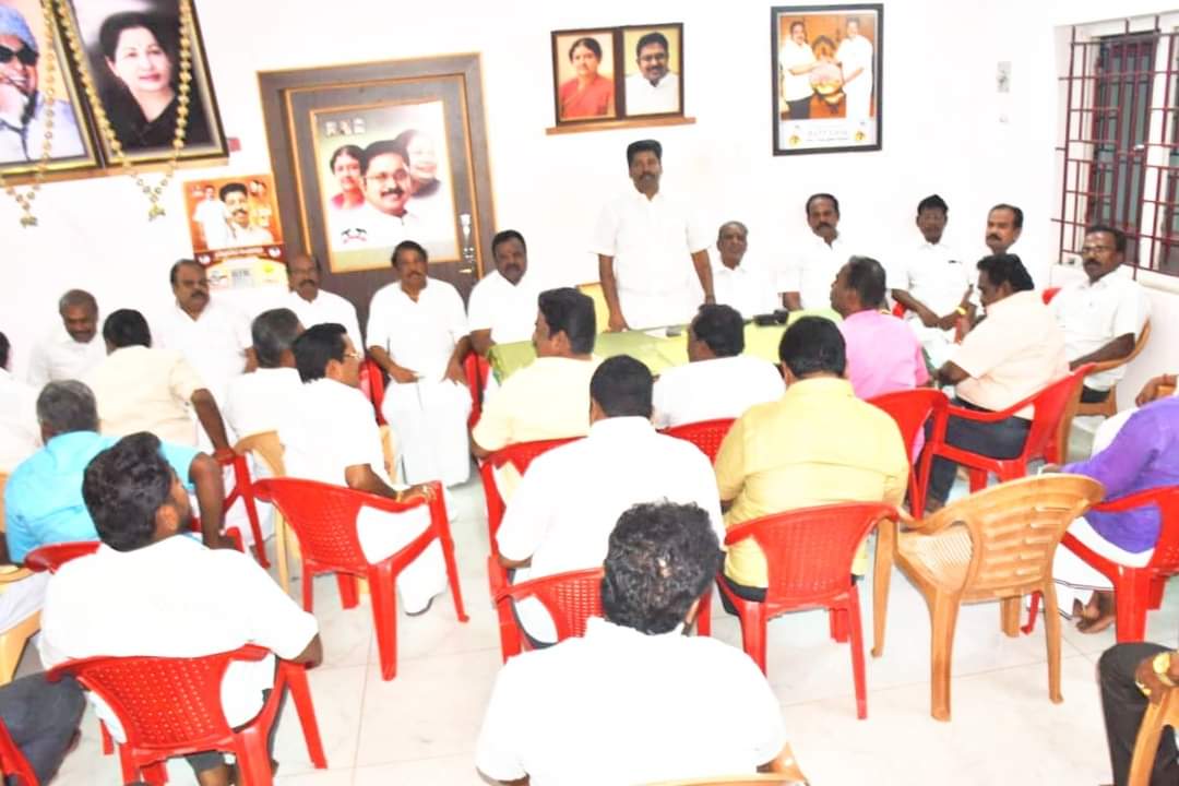 srinivasan_js's tweet photo. மாண்புமிகு இதயதெய்வம் புரட்சி தலைவி #அம்மா அவர்களின் 73வது பிறந்தநாளை சிறப்பாகக் கொண்டாடுவது குறித்த ஆலோசனை கூட்டம், திருச்சி மாநகர் மாவட்ட கழக அலுவலகத்தில் சிறப்பாக நடைபெற்றது.

#AMMK https://t.co/wtrKUlnX4D