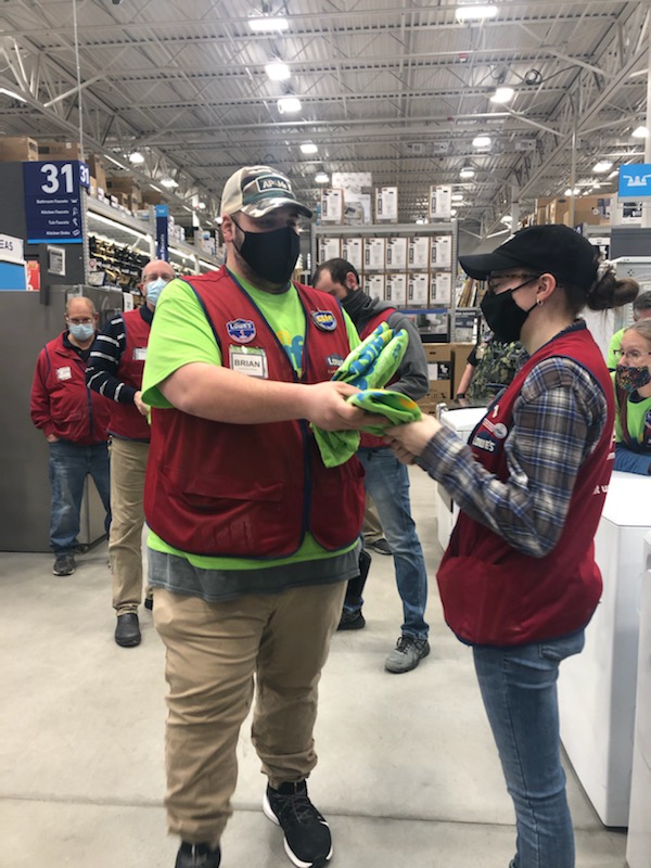 Lowes2263's tweet photo. ASM Brian handing out lowes safe shirts on safety monday to individuals who have proven to keep the store Clean, neat and safe! 57 days incident free! #ap4me #LOWESSAFE #57DAYS #SAFETYCULTURE #ALLIN @CastagnaMike1 @DANIEL12520802 @TweetUsR30 @LowesSafe https://t.co/ygrS66xLxM