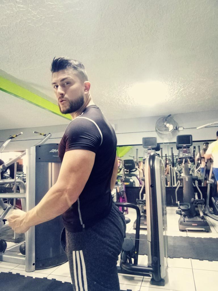 NorteFabia's tweet photo. Dándole Duro, Pack en Venta https://t.co/BwEGMXITdJ