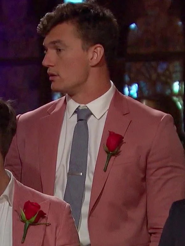 marishak0820's tweet photo. mentally i’m still here <3 #TheBachelor https://t.co/OuDUY33sDF