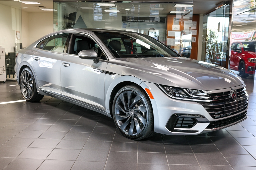The showroom has a completely different, upscale feeling when the all-new VW Arteon is on display. We just can't get enough of those curves.

📞855.336.7197⁠
🖥️ GalpinVolkswagen.com⁠
📍15421 Roscoe Boulevard, North Hills, CA 91343⁠