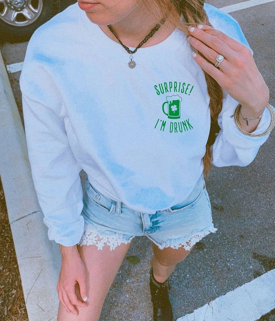 closeknitco_'s tweet photo. I hope you like surprises! One of my favorite sweatshirts ! 😉🍀🍻

https://t.co/pkFZDnqf94

#NationalMargaritaDay #PatronMargarita #StPatricksDay #mondaythoughts #supportsmallbusiness #screenprint #Florida https://t.co/y9e5OLTtNr