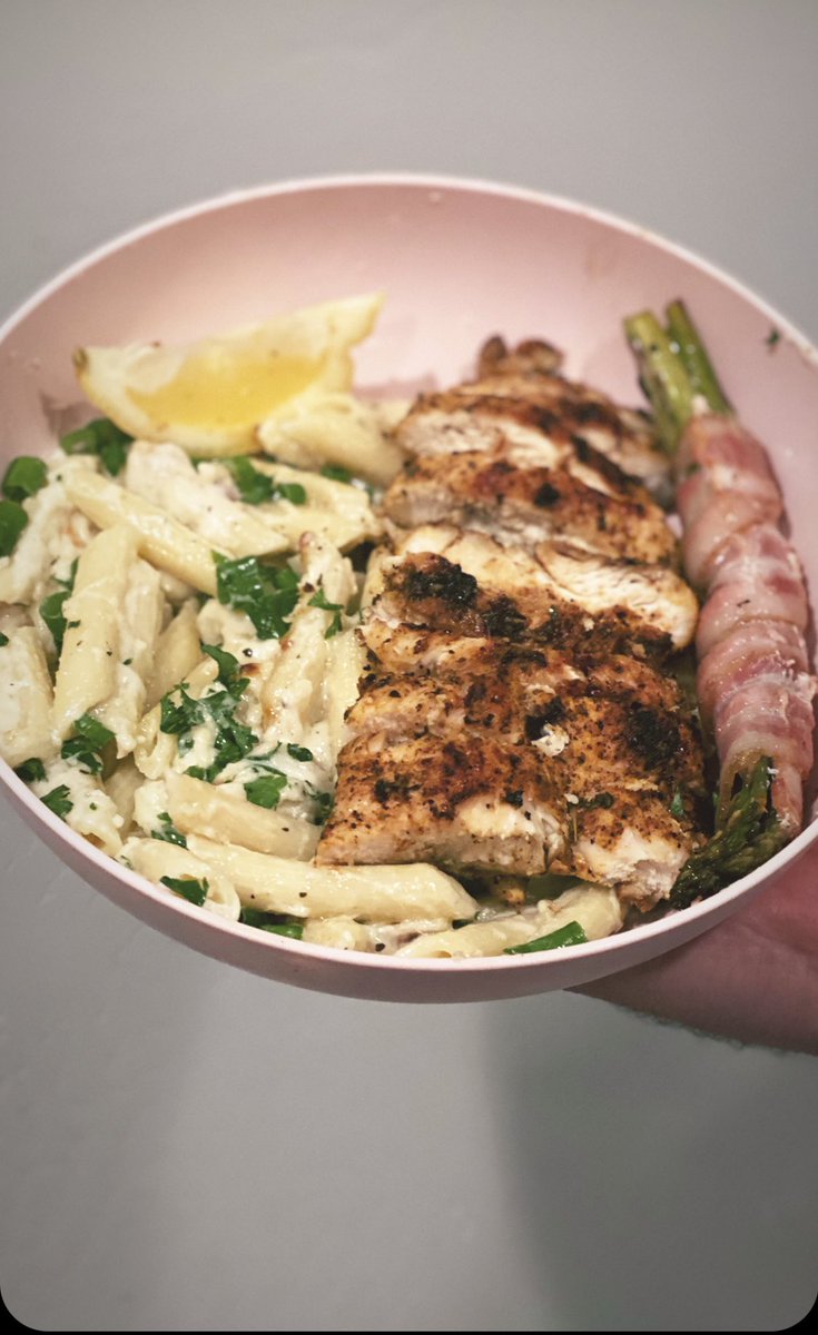 Lemon Alfredo with blackened chicken tonight! Shoutout to <a href="/CTBigCat/">ranedosa</a> best sous chef around!
