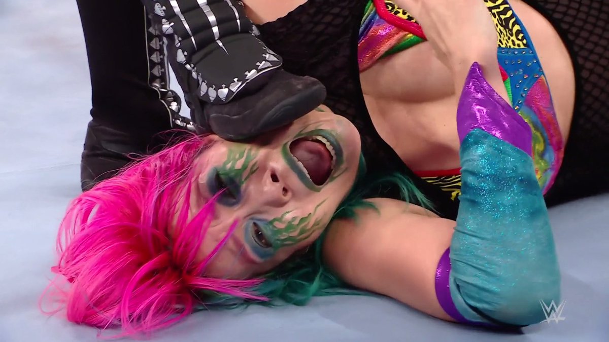 Asuka Loses A Tooth After Taking A Stiff Kick From Shayna Baszler