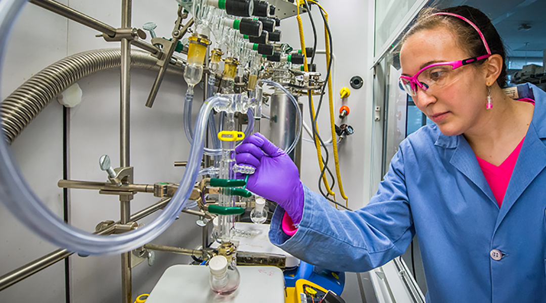 doescience's tweet photo. Are you a graduate student or know one who would like to work at @Energy national laboratory? Check out our Office of Science Graduate Student Research program. Applications are due May 5: https://t.co/mo94AkAIJ3 @500QueerSci @500womensci @AAUW #SCGSR https://t.co/nRRCJK17Fc