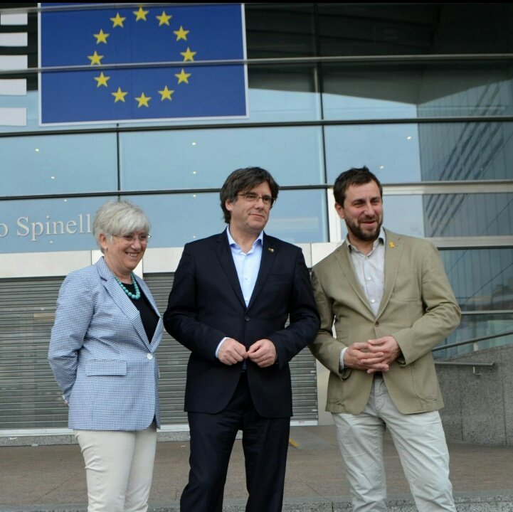"What is more important?  What the members of a politicized tribunal say, or what the citizens vote for? For me, it is clear" (<a href="/krls/">krls.eth / Carles Puigdemont</a>). Molta força, <a href="/ClaraPonsati/">Clara Ponsatí</a>, <a href="/toni_comin/">Toni Comín</a> &amp; <a href="/krls/">krls.eth / Carles Puigdemont</a>. Seguim!