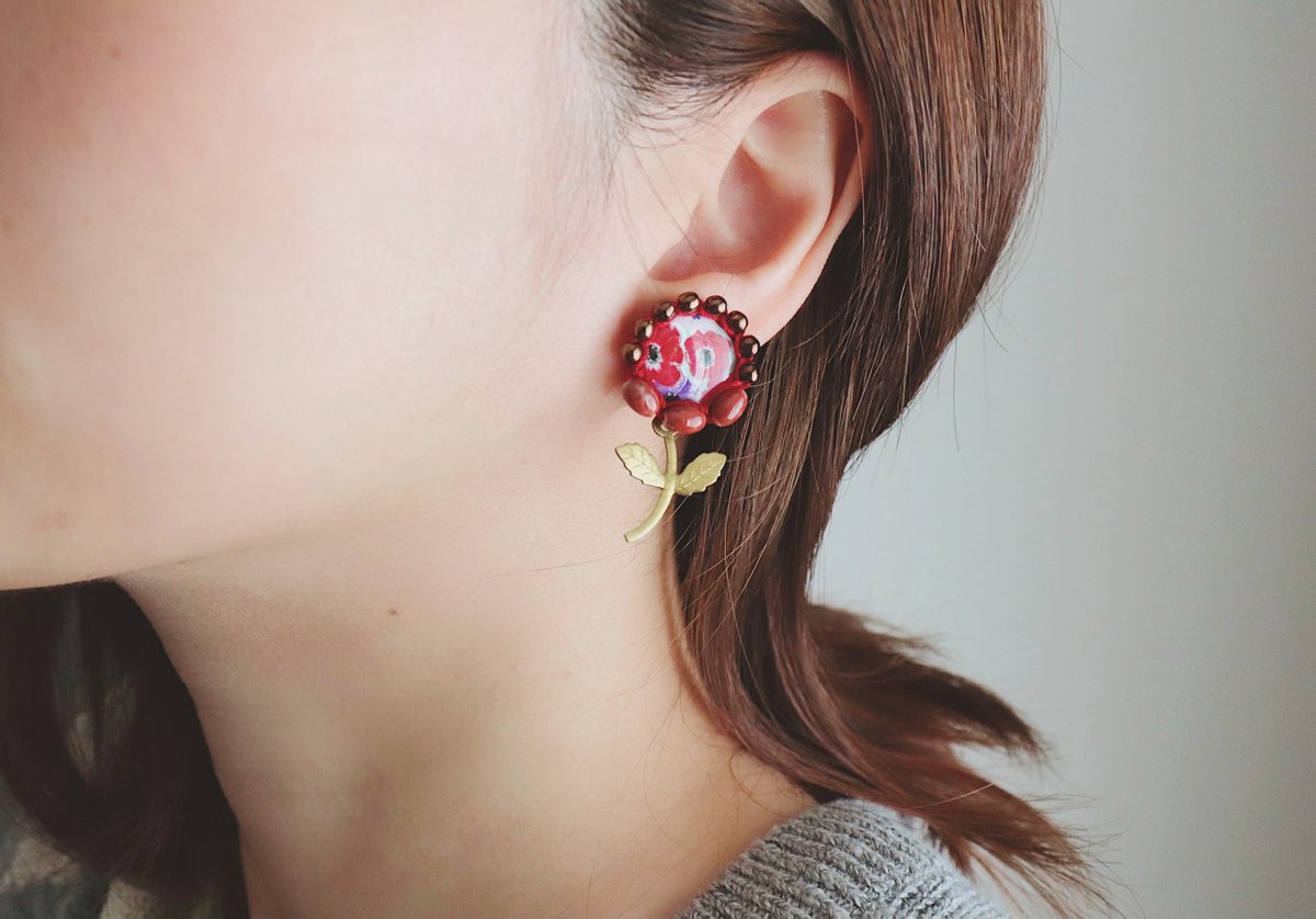 asahiartstyle's tweet photo. 豊かな色彩とグラフィカルなデザインのアクセサリーと雑貨を作っています🎨
鮮やかな色彩でみんなを幸せにするのが夢です✨

耳に優しい絵画(イヤリング)やハンカチやヘアゴム、スマホケースなんかも人気です💛

@Lupopo_cafe さん、いつも有難う御座います♡ https://t.co/Qy9KrVd6gH