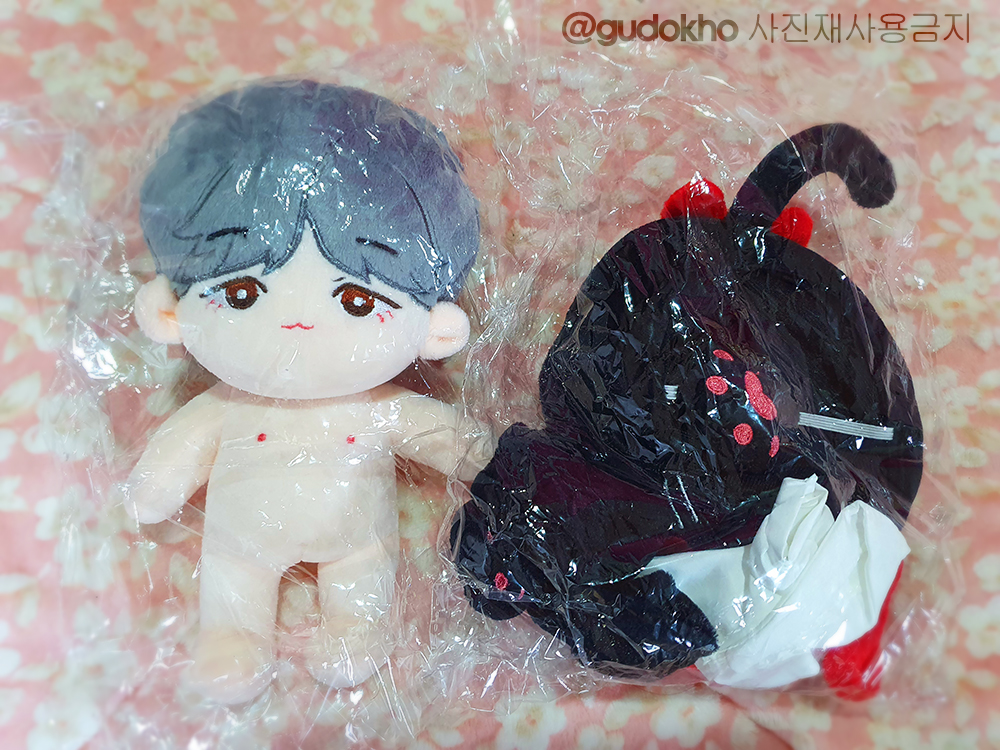 gudokho's tweet photo. 💜블랙켓기 / 블랙캣기 💜
- 바디 &amp; 구성풀셋
- 하자x 새상품
- 운비 포함 3
환불거파절충x 사실분만 디엠주세요 :)
신상품이고 한번도 비닐에서 꺼내본적없는 새상품입니다!

#블랙켓기 #윤기인형 #슈가인형 #방탄인형 #블랙캣기 #방탄소년단인형 #btsdoll https://t.co/BBgi5sm89X
