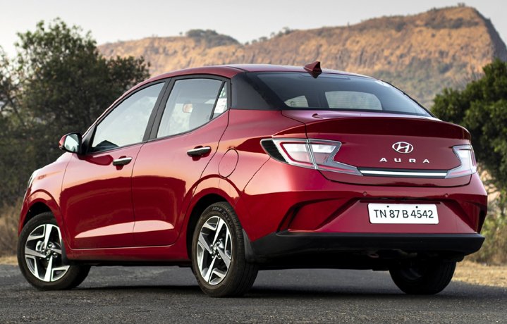 AutoTalkBlog's tweet photo. @HyundaiIndia has reinstated the compact sedan segment contest with the introduction of the all-new Aura.With the all-new #AURA compact sedan,#Hyundai plans to take on Maruti Suzuki’s Dzire & Honda’s Amaze.#CWPhotos #HyundaiAura #HyundaiCars #AUTOMATION #autotalkblog #automobiles https://t.co/AqvCCDafxZ