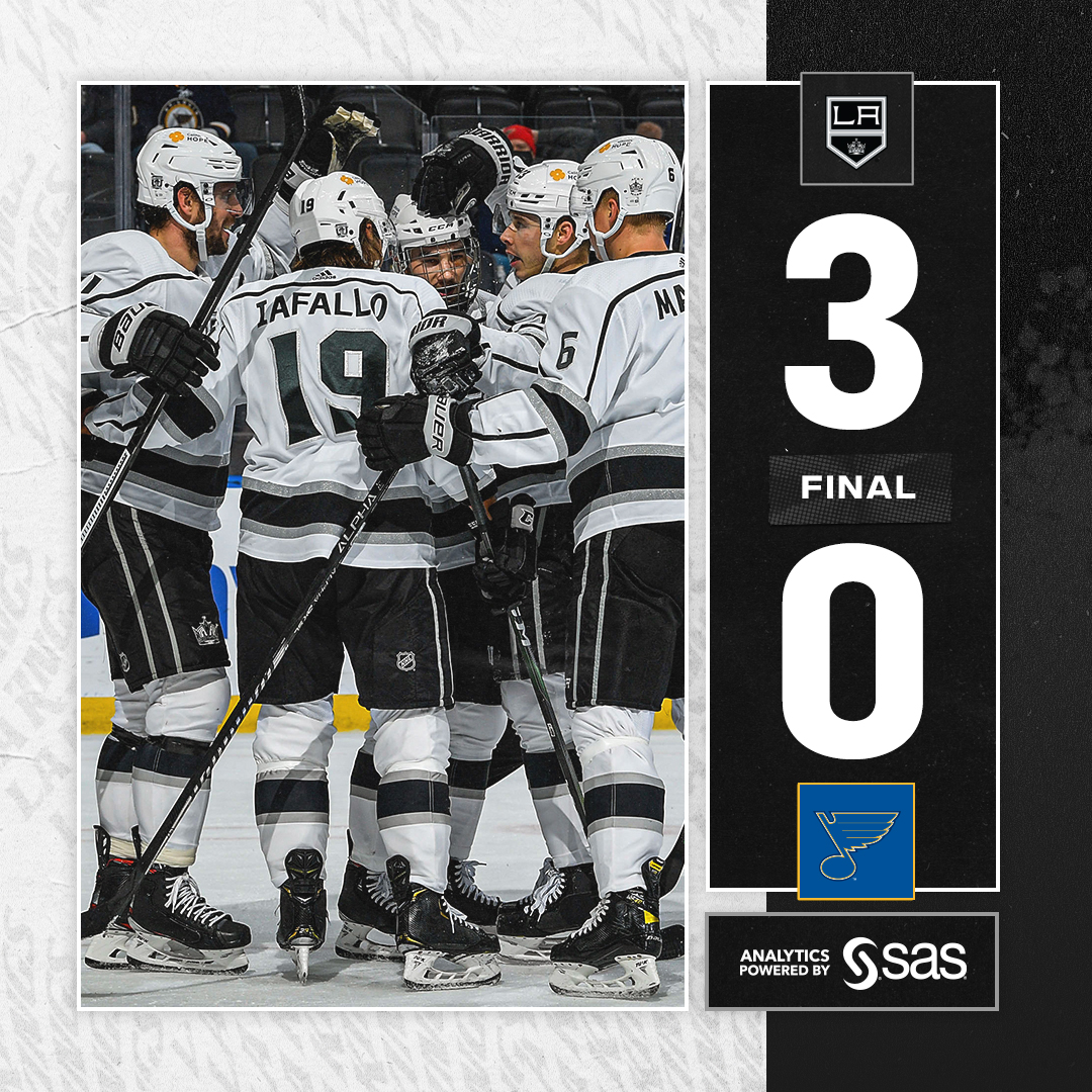 LAKings's tweet image. Dustin Brown proving to his kids he's still got it 👏