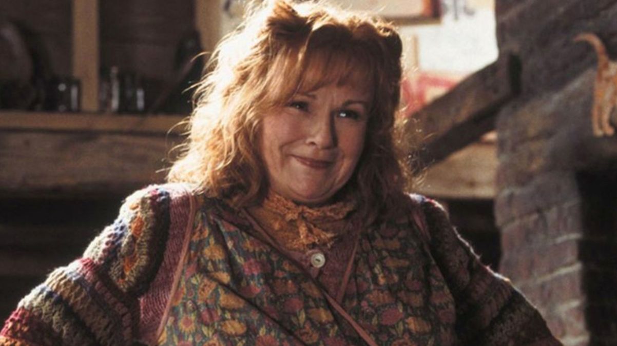 Happy 71st Birthday Dame Julie Walters!! We all love you! Hope we can see you in red hair again! 