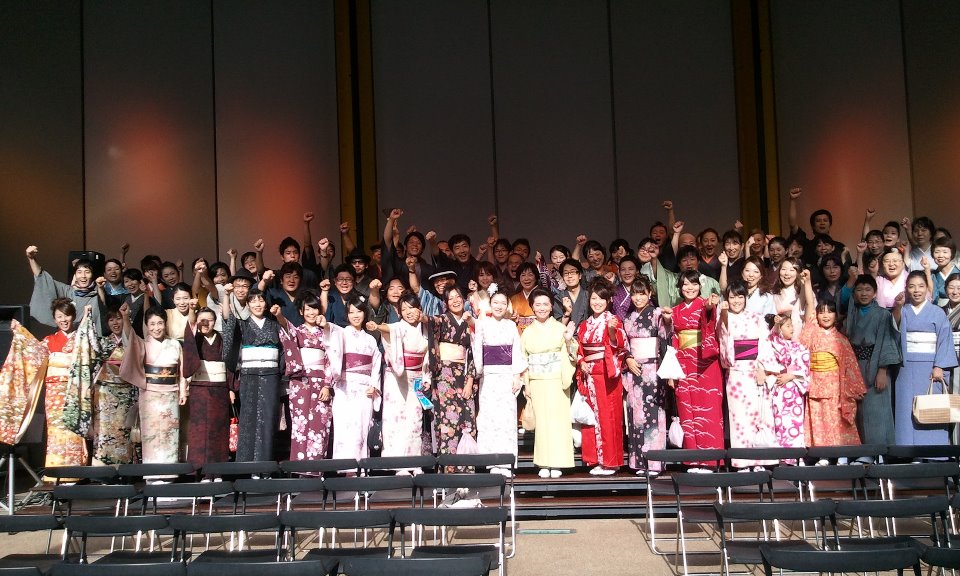 kimonojack001's tweet photo. 今までの集合写真を振り返り。
国民文化祭？市田ひろみさんも一緒にww
#キモノでジャック　#kimonojack https://t.co/GmVMuStrl1