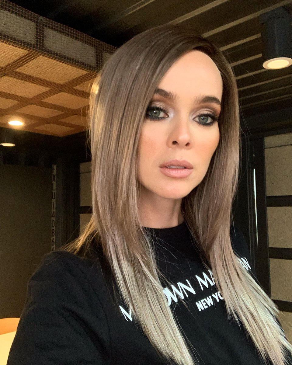 ReneofParis's tweet photo. Surviving #MondayMadness with our new Nolan wig in Milk Tea-LR! ✨
#alopecia #alopeciawigs #hairloss #wigselection #cancer #cancerwig #alternativehair #wig #wigs #syntheticwig #wighelp #straightwig #longwig #wigstyle #wiglook #femalehairloss #breastcancer #fashionwig #althair https://t.co/DWMhs7VzhA
