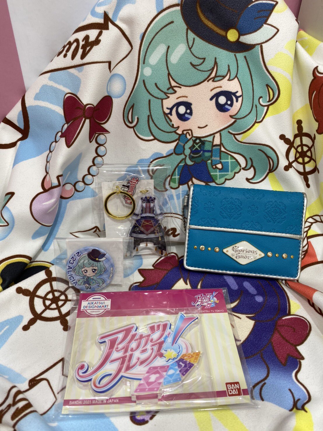 アイカツデザインマート公式 本日2月23日はアリシア シャーロットちゃんのお誕生日 アイカツ デザインマートbyアイカツ スタイルのグッズでお祝い グロリアススノーのアイテムはこの時期にぴったり チェックメイトのアイテムもございます