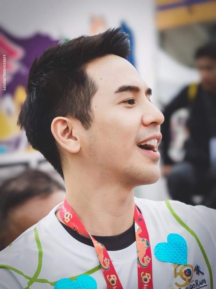 kondeekhonglung's tweet photo. ชอบเวลาที่ลุงเซอร์วิสแฟนคลับ
มีทุกอิริยาบถจริงๆ
#ch3infinityrunxPOPE #popezaap https://t.co/KnHdwshwrO