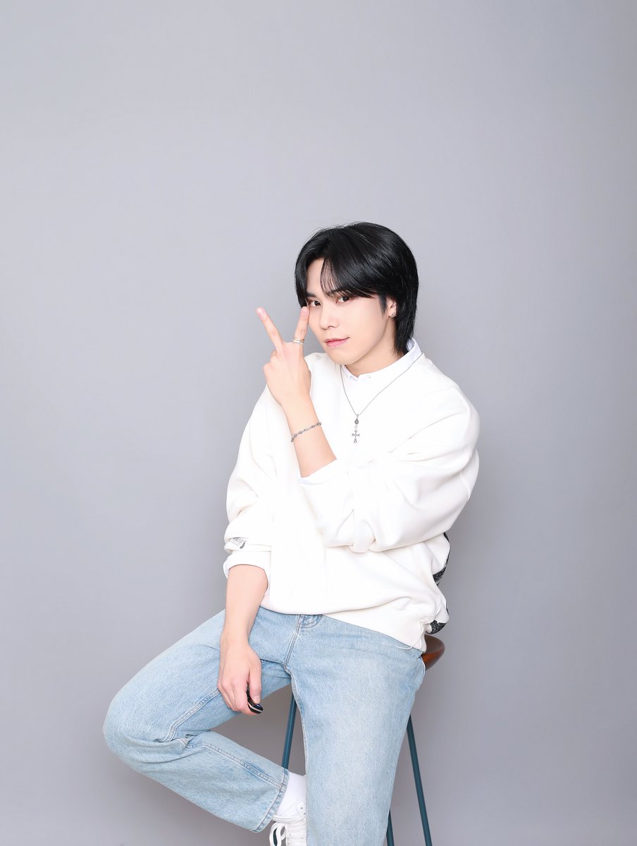 ASTRO_Staff's tweet photo. [📸] 💜 HAPPY ASTRO DAY 💜 - ASTRO SELF PHOTO (SOLO ver)

#문빈 💜 https://t.co/9lfDO05UEz
#라키 💜 https://t.co/buOAnJidfH
#윤산하 💜 https://t.co/BCo6BbKSmM

#아스트로 #ASTRO #아로하 #AROHA #5래도록빛날_아스트로_5주년 https://t.co/vne1SyAEsI