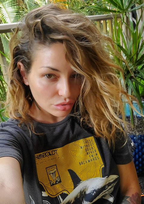 Before and after: 3 weeks in Hawaii https://t.co/kG2m6AskKT