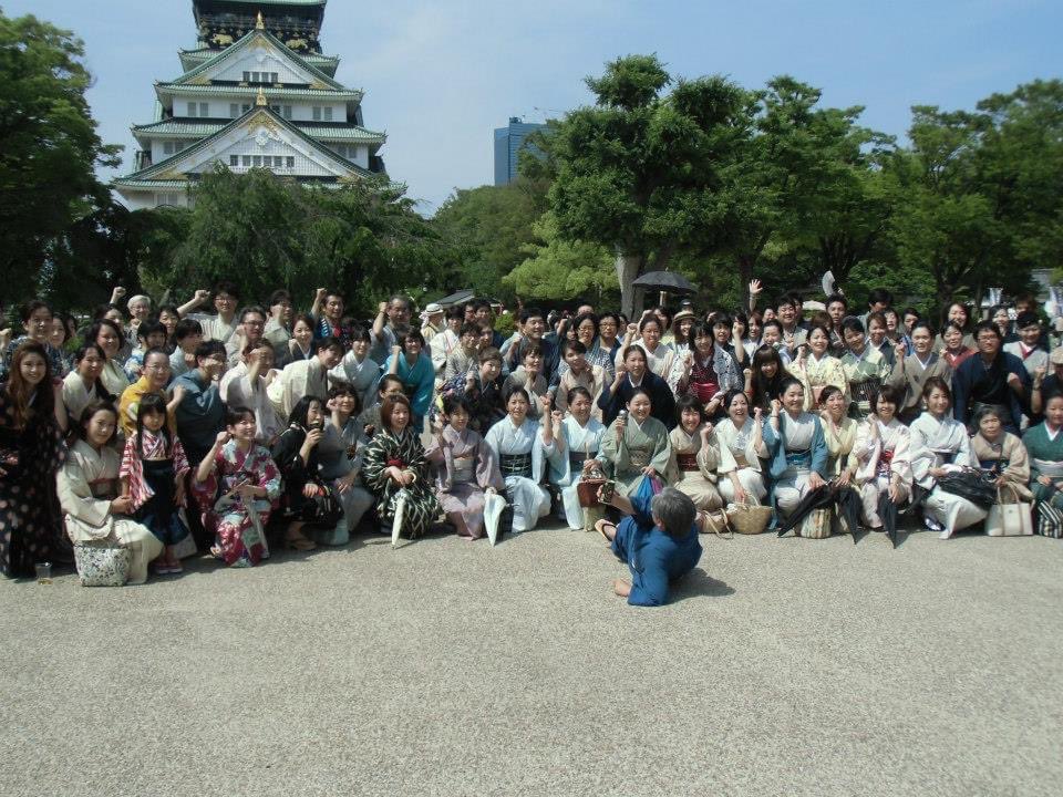 osaka_jack003's tweet photo. 本日はSNSを #キモノでジャック です
大阪ジャックの過去を振り返ります😊
第1回 大阪城天守閣ジャック☆
#キモノでジャック
#kinonodejack https://t.co/tvGPhbiEK7